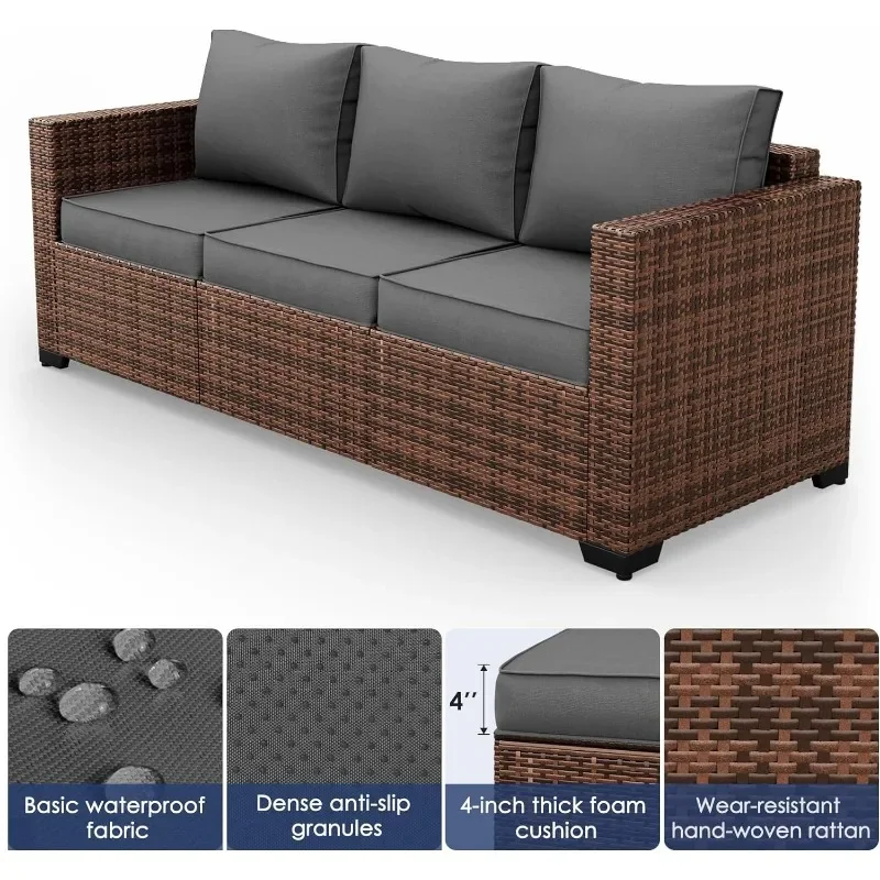Outdoor Furniture With Fire Pit - Un set di mobili con tavolo